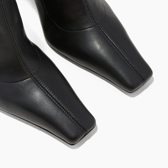 Casadei بوت جيرالدين للكاحل أسود 1R417W1001LABBB Casadei بوت جيرالدين للكاحل أسود 1R417W1001LABBB