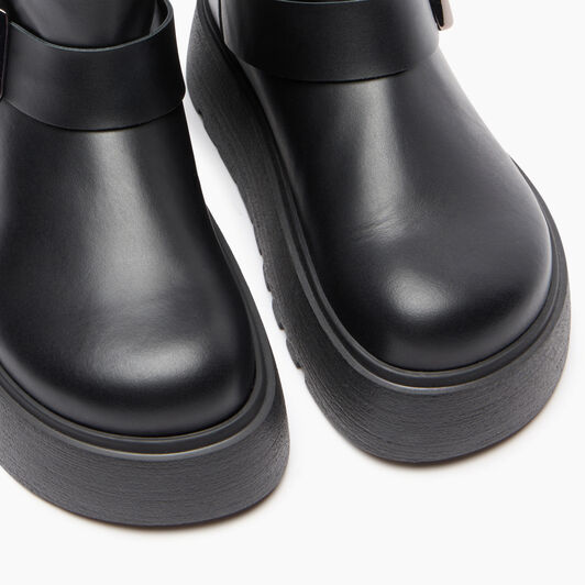 Casadei Ale Leather Ankle Boots Black 2R481Y040NC1108