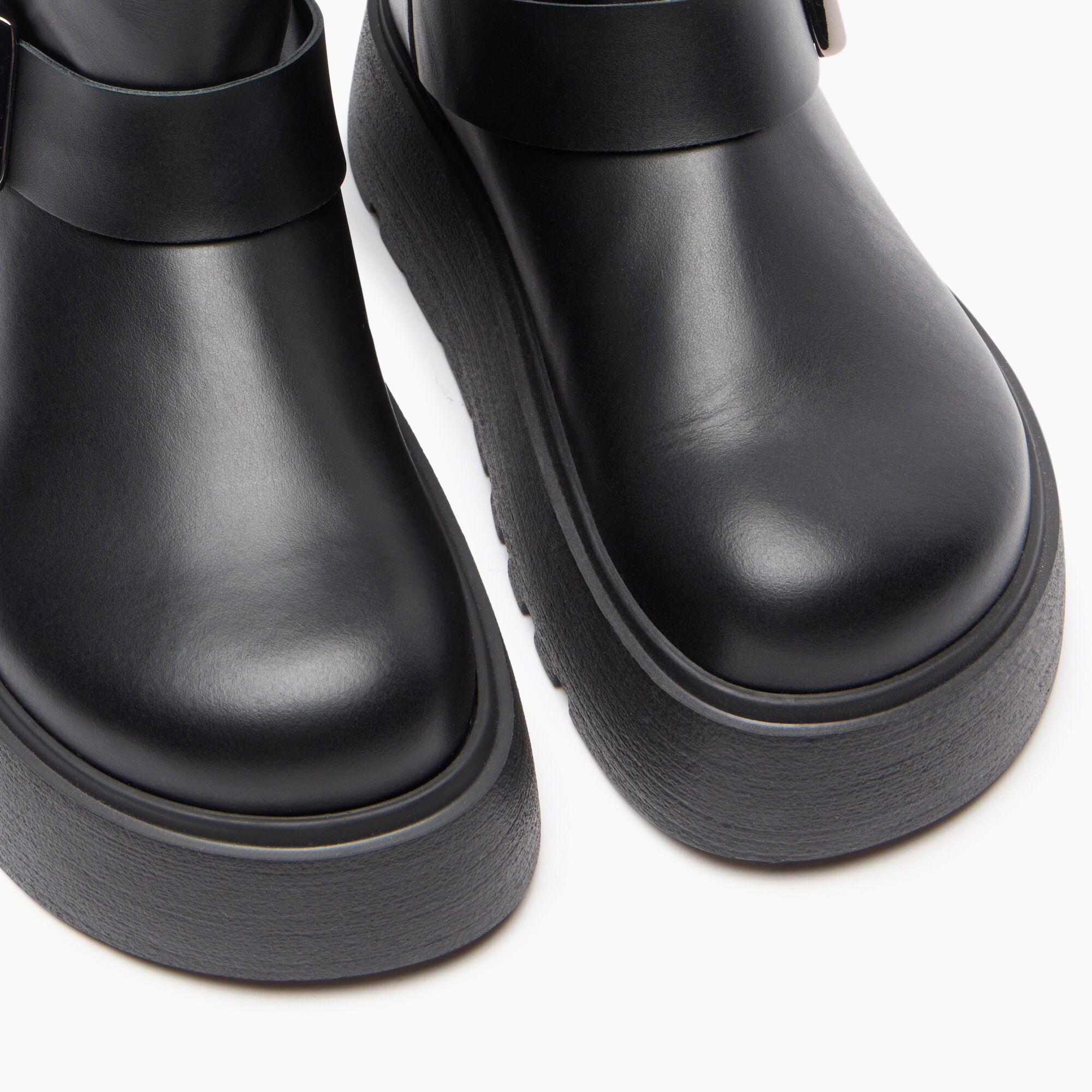 Casadei Ale Leather Ankle Boots Black 2R481Y040NC1108