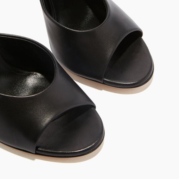 Casadei مول بليد مينوركا أسود 1M889V100MC1155 Casadei مول بليد مينوركا أسود 1M889V100MC1155