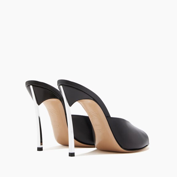 Casadei مول بليد مينوركا أسود 1M889V100MC1155 Casadei مول بليد مينوركا أسود 1M889V100MC1155