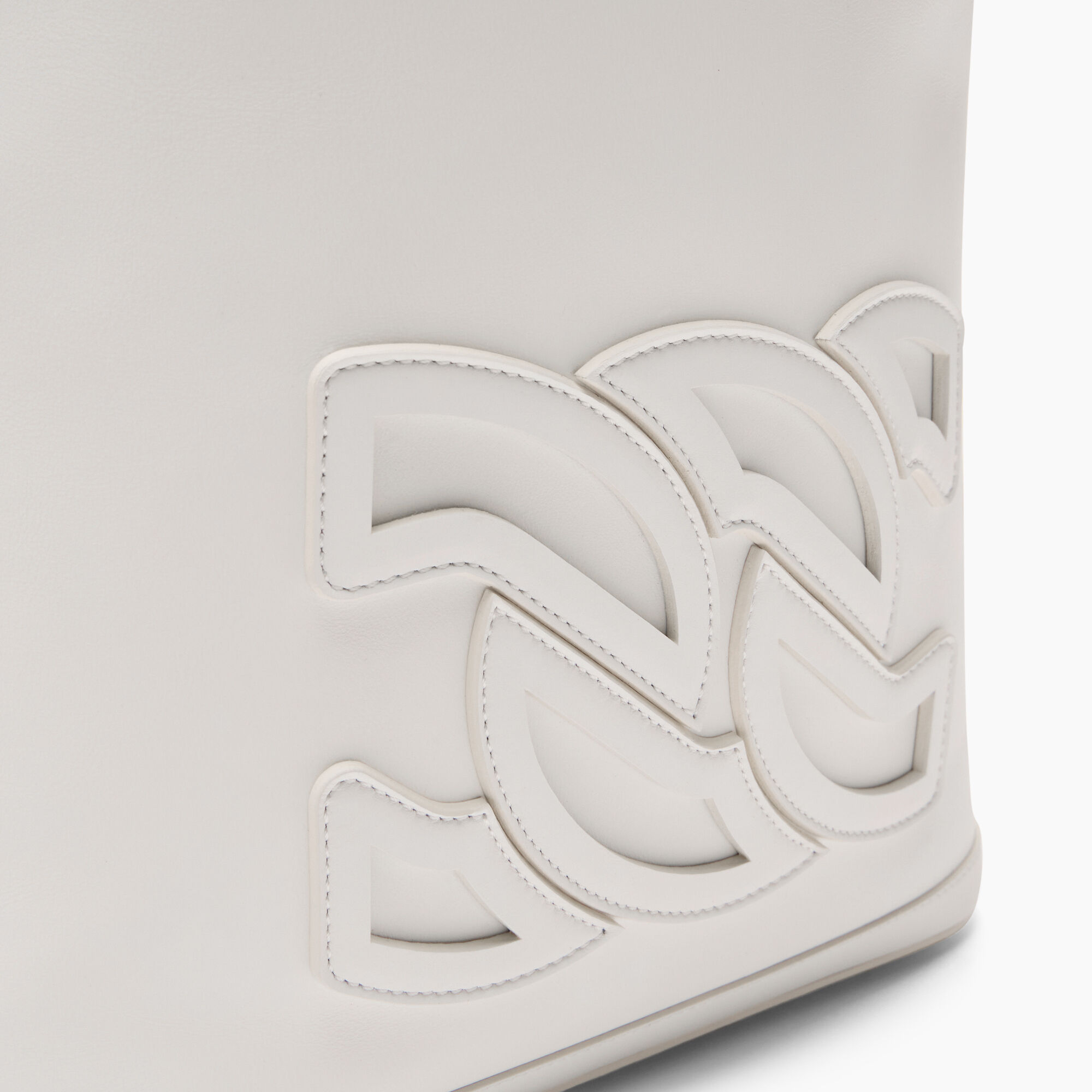 Casadei Voyage Leather Bucket Bag Bianco 3W461J0000VOYAG