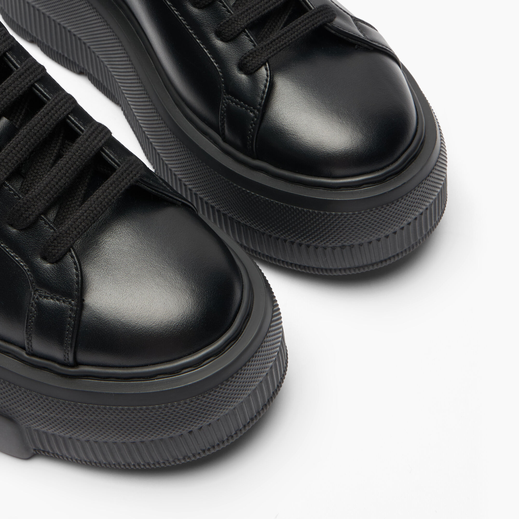アンダーカバー　Less but Better レザーアンクレット　ブラック Nexus Sabot Sneaker in Black for Women | Casadei®