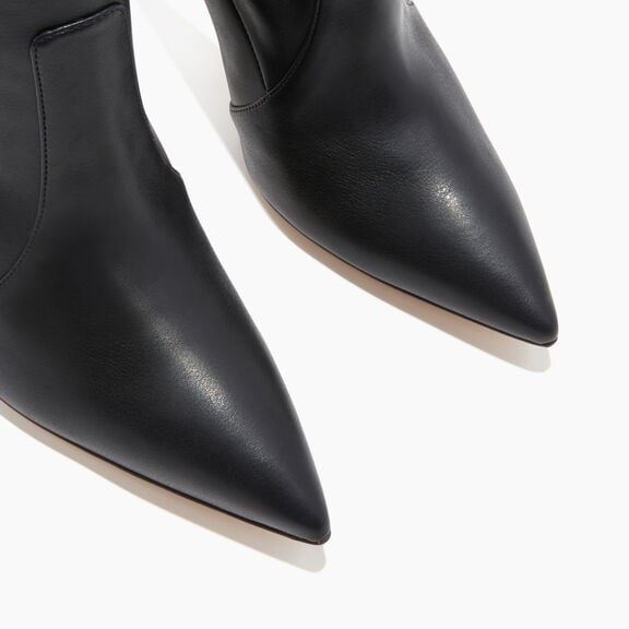 Casadei بوت جوليا فوق الركبة أسود 1T012Z1001NEONA Casadei بوت جوليا فوق الركبة أسود 1T012Z1001NEONA