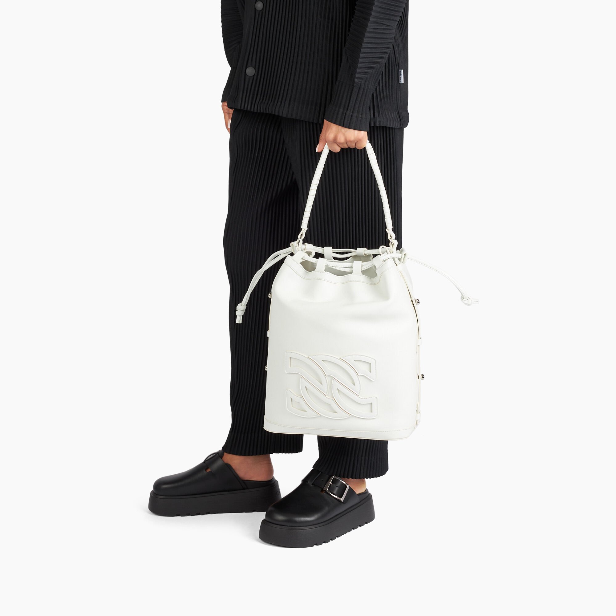 Casadei Voyage Leather Bucket Bag Bianco 3W461J0000VOYAG