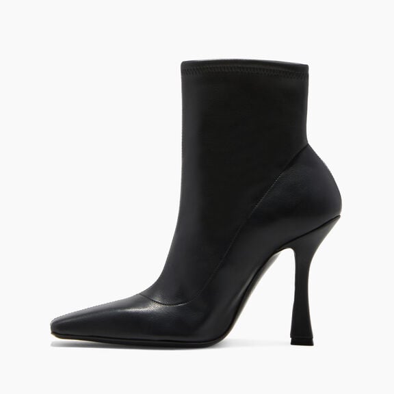 Casadei بوت جيرالدين للكاحل أسود 1R417W1001LABBB Casadei بوت جيرالدين للكاحل أسود 1R417W1001LABBB